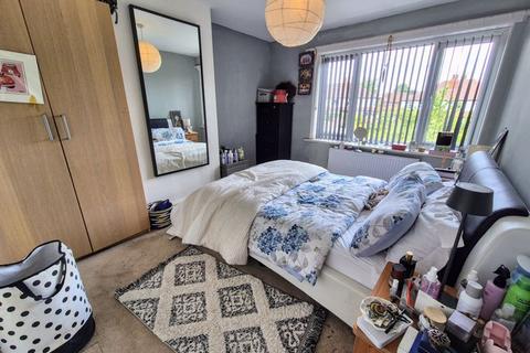 18 Dennistead Crescent, Leeds, LS6 3PU