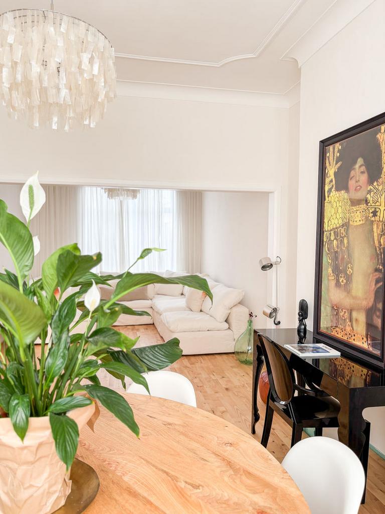 Lounge Dining Area