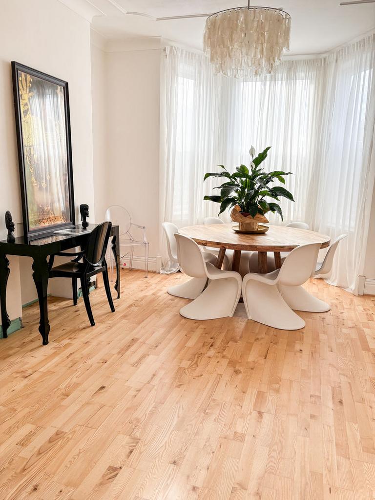 Lounge Dining Area