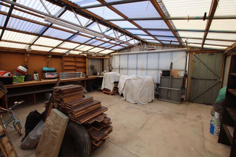 Garage photo 2