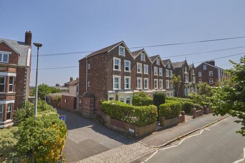 6 bedroom terraced house for sale