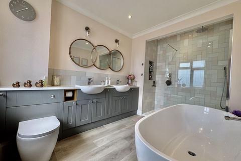 4 bedroom semi-detached house for sale, Whinneys Road, Loudwater HP10