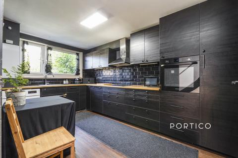 3 bedroom terraced house to rent, Gordon Street, E13