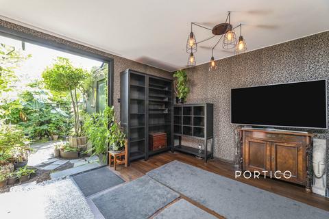 3 bedroom terraced house to rent, Gordon Street, E13