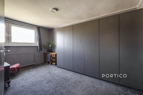 3 bedroom terraced house to rent, Gordon Street, E13