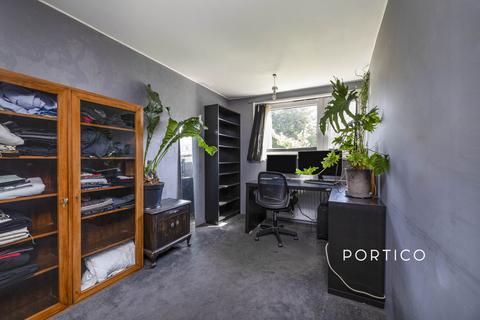 3 bedroom terraced house to rent, Gordon Street, E13