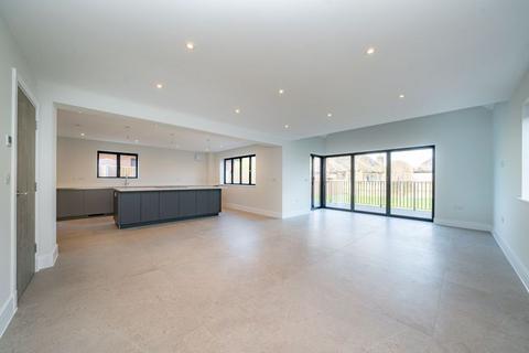 4 bedroom detached house for sale, Long Marston