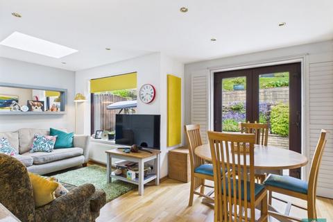 3 bedroom semi-detached house for sale, Woodford Avenue, Oldham OL2