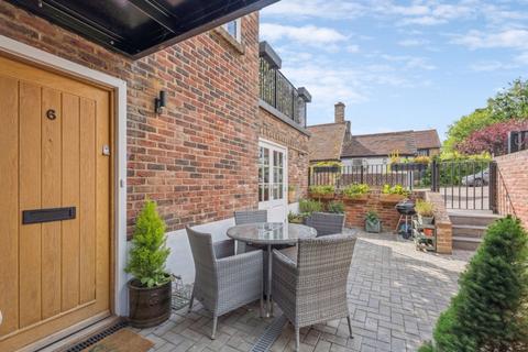 undefined, High Street, Great Missenden HP16
