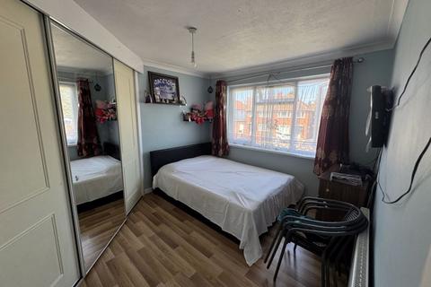 74a Willow Tree Lane, Hayes, UB4 9BE