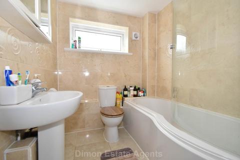 2 bedroom flat for sale, Gale Moor Avenue, Gomer