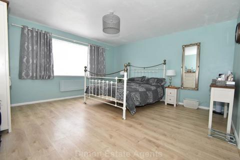2 bedroom flat for sale, Gale Moor Avenue, Gomer