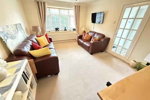 10 Heythrop Drive, Wirral, CH60 1YQ
