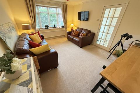 10 Heythrop Drive, Wirral, CH60 1YQ