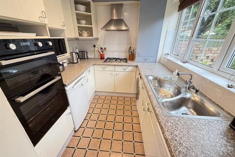 10 Heythrop Drive, Wirral, CH60 1YQ