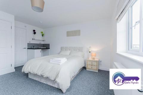 1 bedroom in a flat share to rent, Kingston upon thames, London KT1