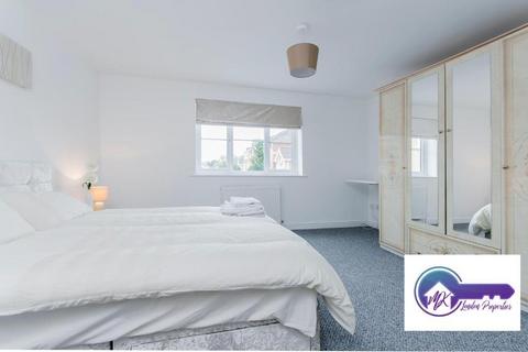 1 bedroom in a flat share to rent, Kingston upon thames, London KT1