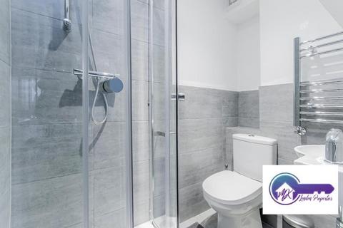 1 bedroom in a flat share to rent, Kingston upon thames, London KT1