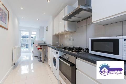 1 bedroom in a flat share to rent, Kingston upon thames, London KT1