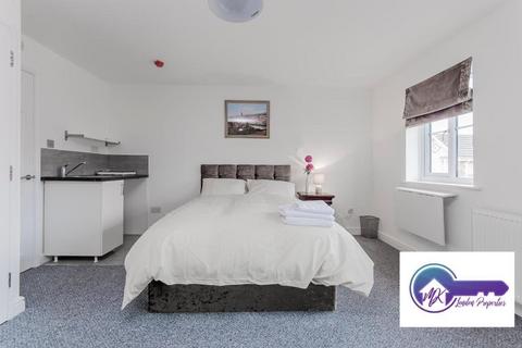 1 bedroom in a flat share to rent, Kingston upon thames, London KT1