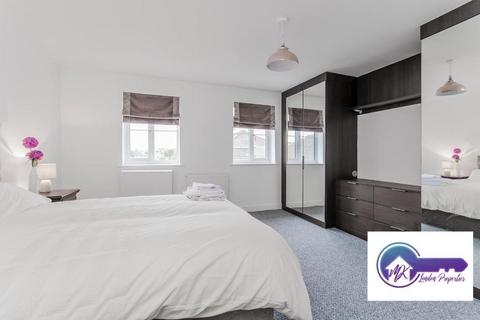 1 bedroom in a flat share to rent, Kingston upon thames, London KT1