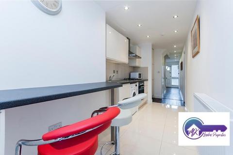 1 bedroom in a flat share to rent, Kingston upon thames, London KT1