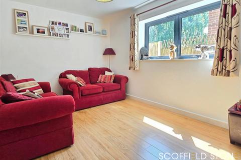 16 Lodge Close, Etwall, Derby, DE65 6NA