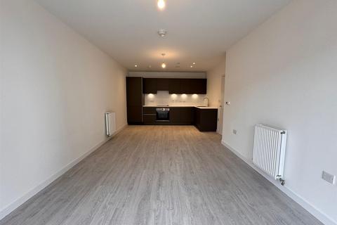 Farine Avenue, London UB3