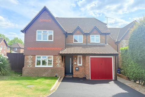 16 Brandon Close, Chafford Hundred, Grays, RM16 6QX