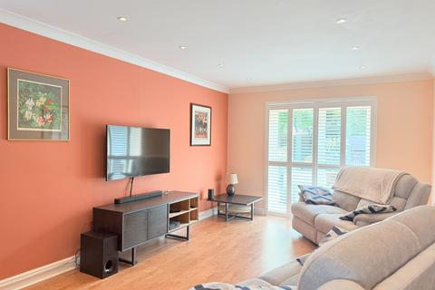 16 Brandon Close, Chafford Hundred, Grays, RM16 6QX