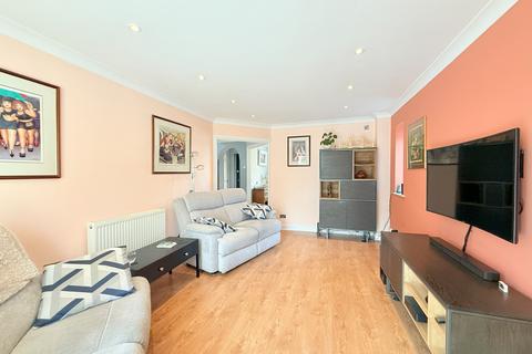 16 Brandon Close, Chafford Hundred, Grays, RM16 6QX