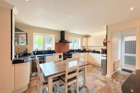 16 Brandon Close, Chafford Hundred, Grays, RM16 6QX