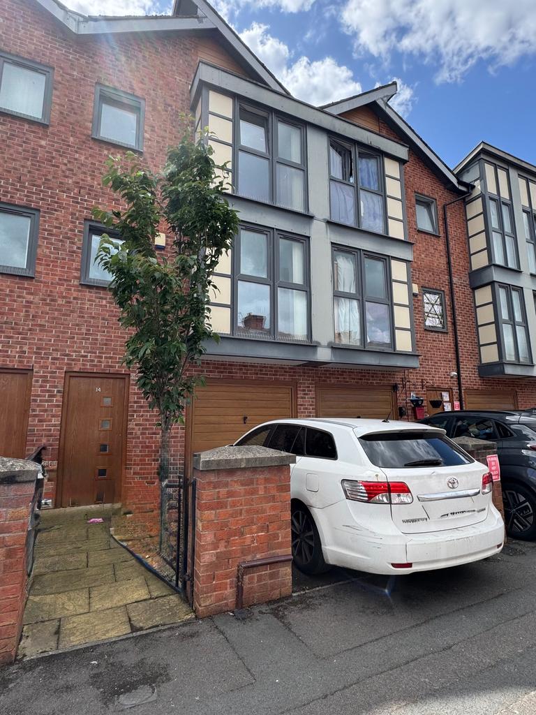 House in Manchester, Moss Side - View 2