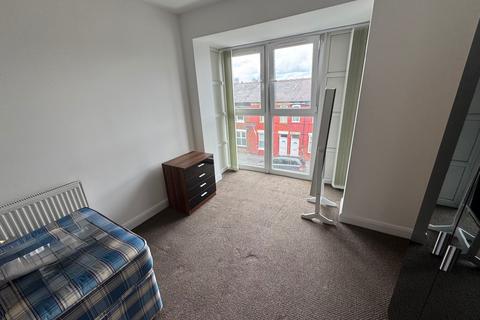 1 bedroom in a house share to rent, Manchester M14