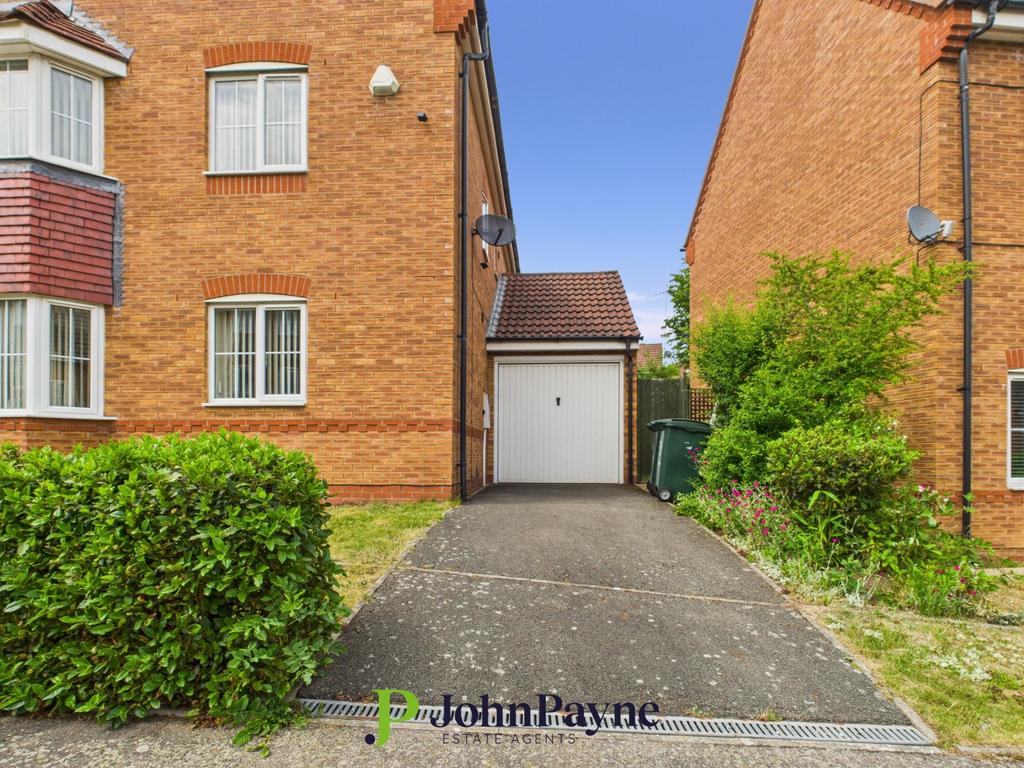 Front Drive / Garage