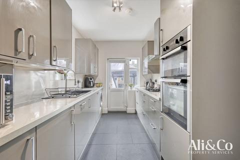5 bedroom terraced house for sale, Kent Road, Grays