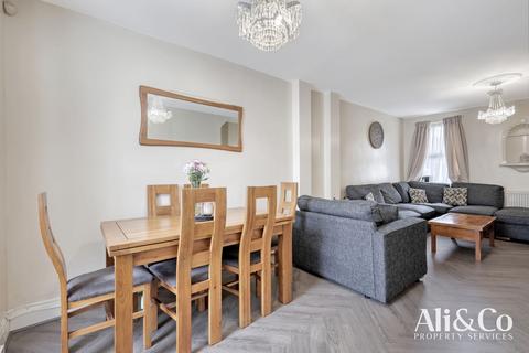 5 bedroom terraced house for sale, Kent Road, Grays