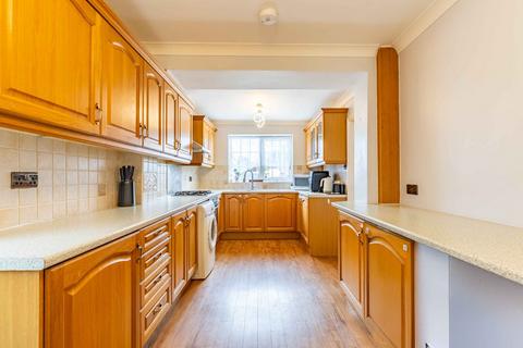 12 Hammers Gate, St Albans, AL2 3DZ