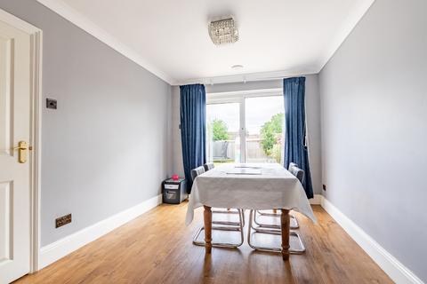 12 Hammers Gate, St Albans, AL2 3DZ