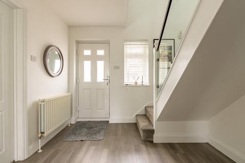 2 Pilgrim Close, Park Street, St Albans, AL2 2JD