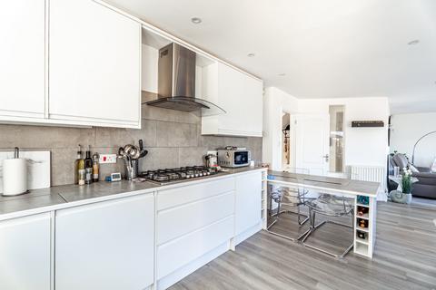 2 Pilgrim Close, Park Street, St Albans, AL2 2JD