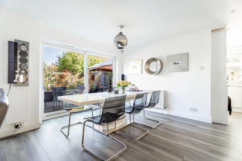 2 Pilgrim Close, Park Street, St Albans, AL2 2JD