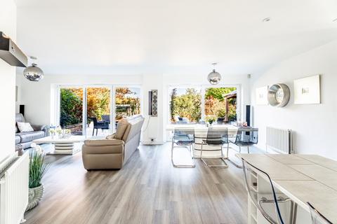 2 Pilgrim Close, Park Street, St Albans, AL2 2JD