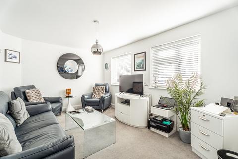2 Pilgrim Close, Park Street, St Albans, AL2 2JD