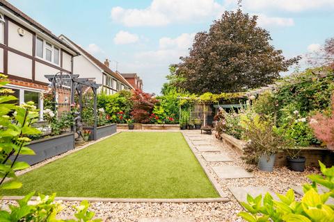 2 Pilgrim Close, Park Street, St Albans, AL2 2JD