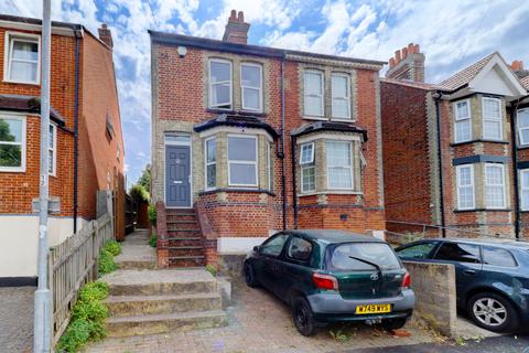 127 Kitchener Road, High Wycombe, HP11 2SW