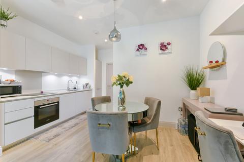 1 bedroom flat to rent, Chiswick High Road, W4