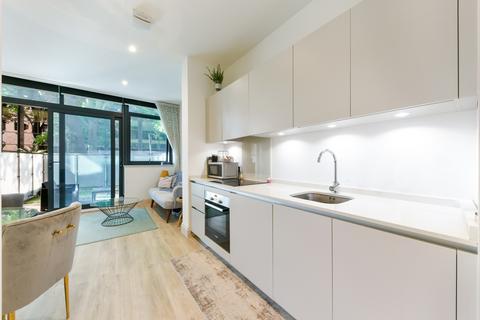 1 bedroom flat to rent, Chiswick High Road, W4