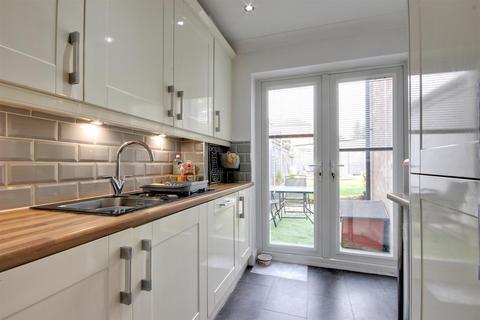 14 Collynson Close, Willerby, Hull, HU10 6AS