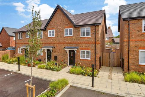 2 bedroom end of terrace house for sale, Buttercup Road, Horsham RH12